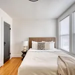 Stay Portland - La Casa Burnside -Local Eateries -Shops - Bars