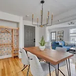 Stay Portland - La Casa Burnside -Local Eateries -Shops - Bars