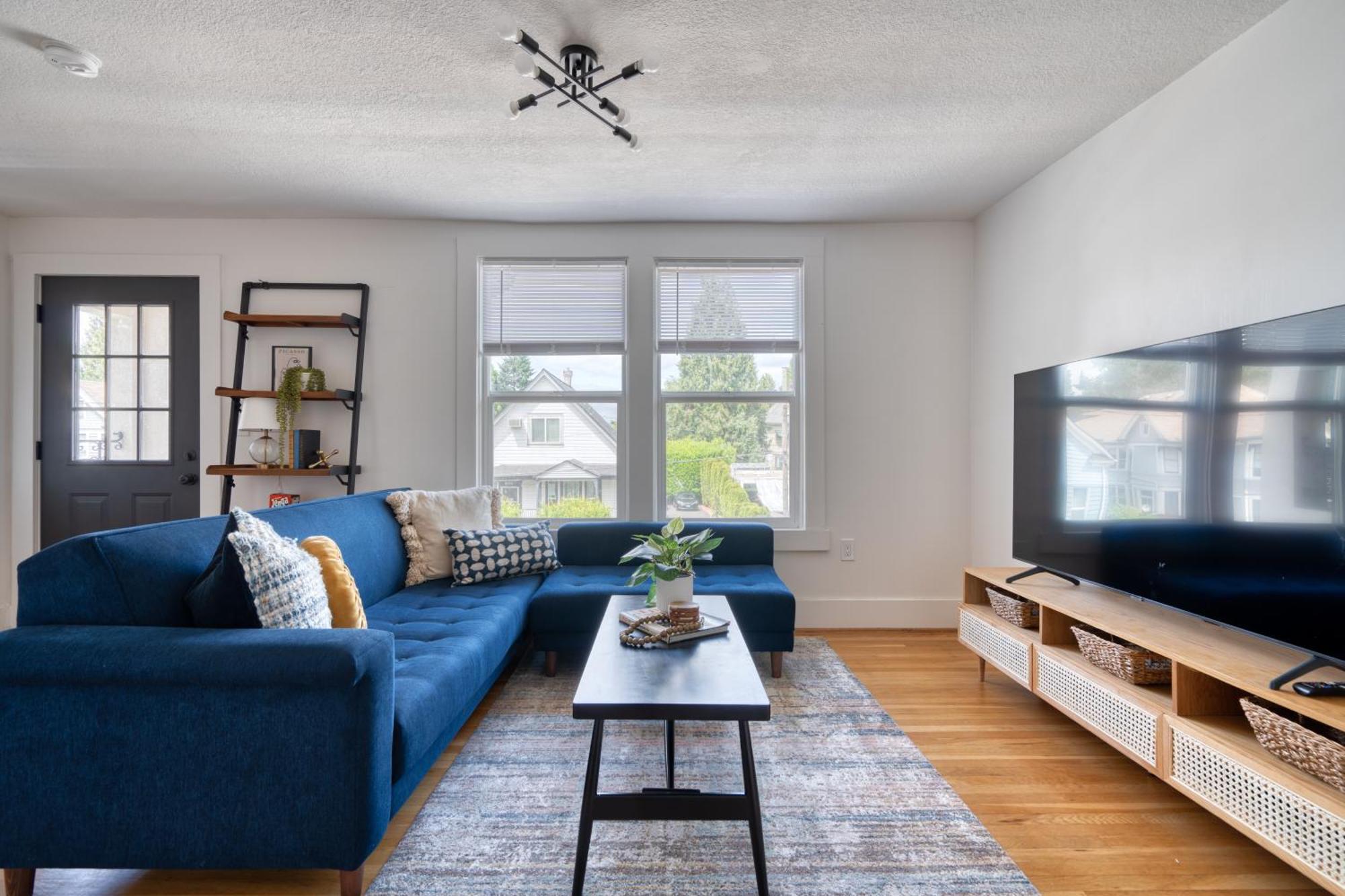 - La Casa Burnside -local Eateries -shops - Bars Apartment Portland