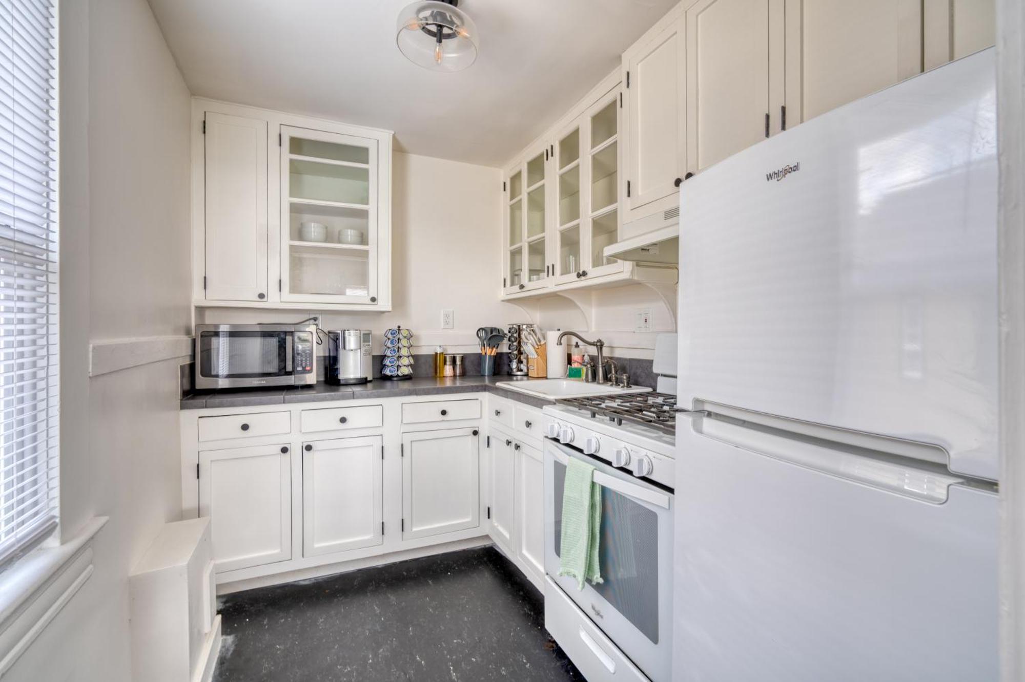 - La Casa Burnside -local Eateries -shops - Bars Apartment