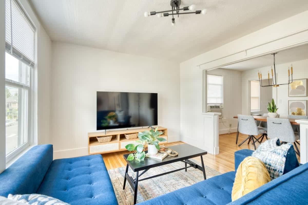 - La Casa Burnside -local Eateries -shops - Bars Apartment Portland